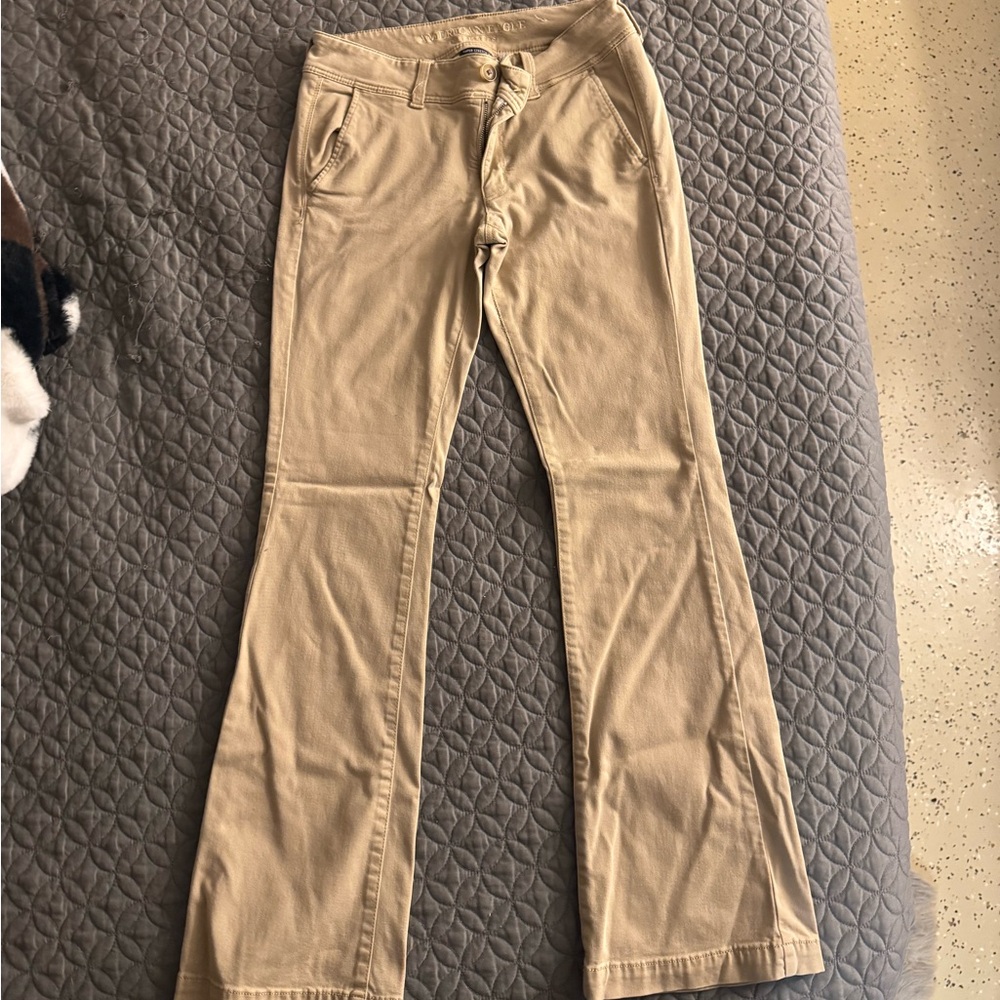 American Eagle Beige Women's khakis